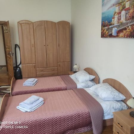 Apartments Domovik ,Kirilla I Mefodiya, 5 Mukacheve Bagian luar foto