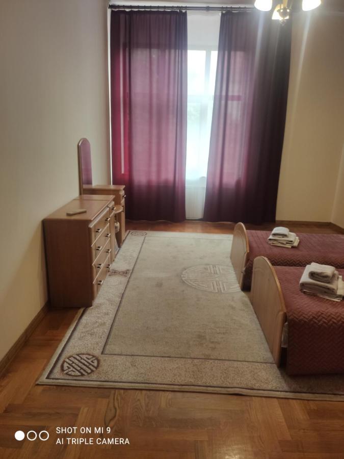 Apartments Domovik ,Kirilla I Mefodiya, 5 Mukacheve Bagian luar foto