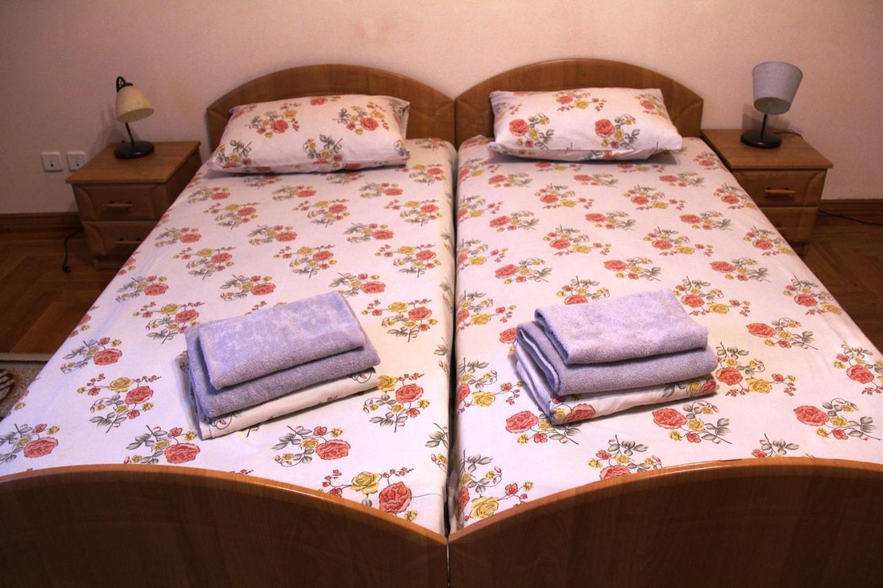 Apartments Domovik ,Kirilla I Mefodiya, 5 Mukacheve Bagian luar foto