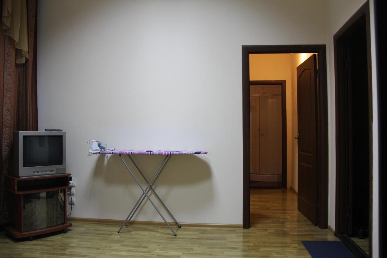 Apartments Domovik ,Kirilla I Mefodiya, 5 Mukacheve Bagian luar foto
