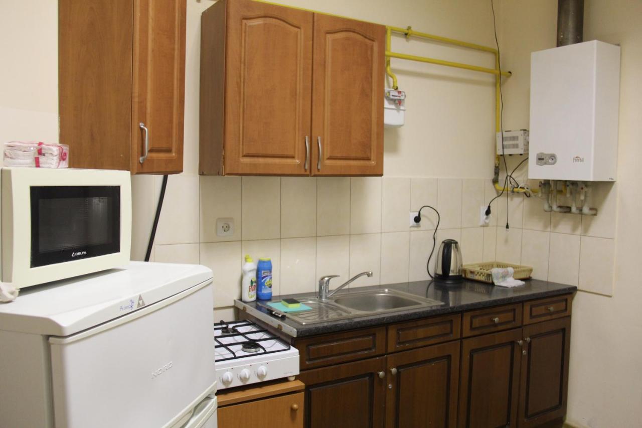 Apartments Domovik ,Kirilla I Mefodiya, 5 Mukacheve Bagian luar foto
